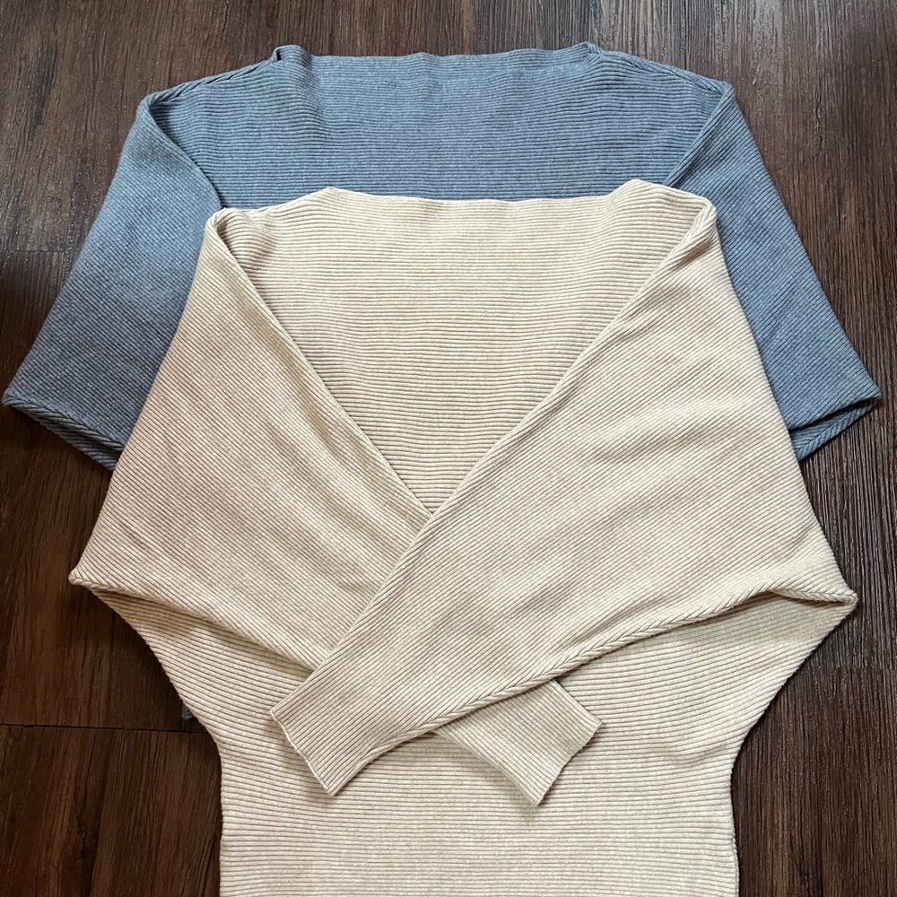 Ckikiou brand  Women's Crew Neck set of 2 Sweaters - Gray and Cream size XS EUC